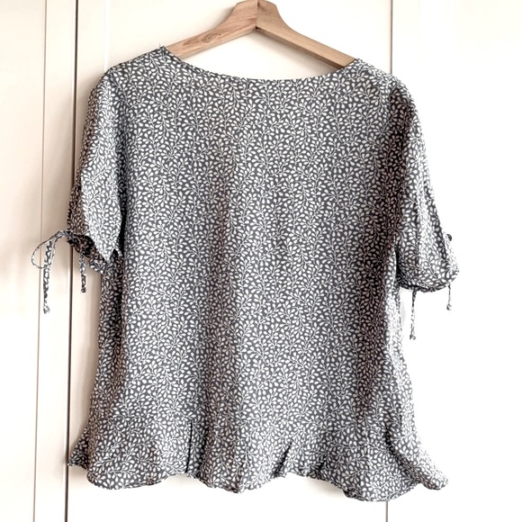 H&M Floral Print Short Sleeved Blouse - Picture 5 of 7